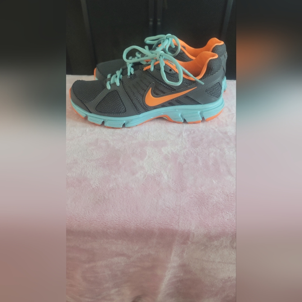 Nike Kids' Gray and Orange Sneakers - Picture 8 of 8